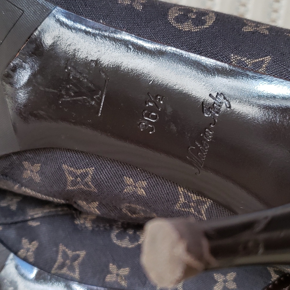 LOUIS VUITTON LV MONOGRAM CANVAS AND PATENT LEATHER ANKLE BOOTS - Picture 9 of 12